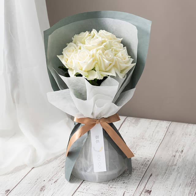 ホシファーム　届いた姿でそのまま飾れるスタンディング薔薇ブーケ　ピュア８本